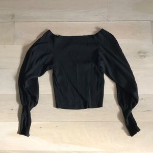 Long-sleeved black crop top, knit-like material